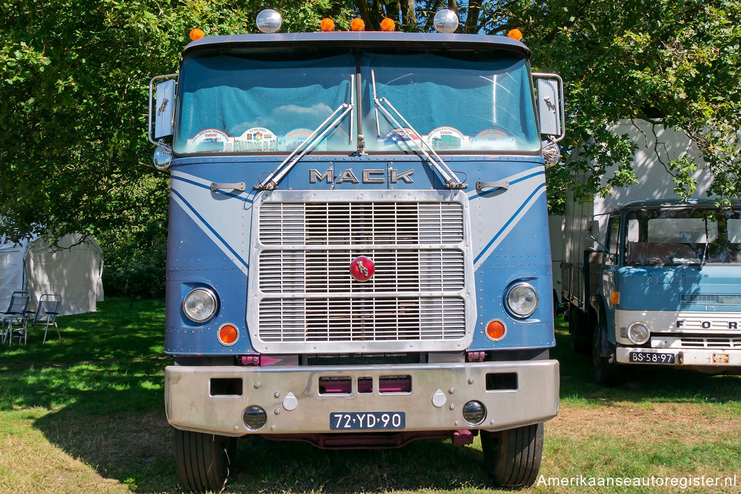 Vrachtwagens Mack Cruise-Liner uit 1977